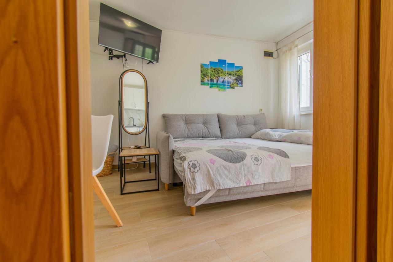 Studio Apartman Monika Baška Voda Exterior foto